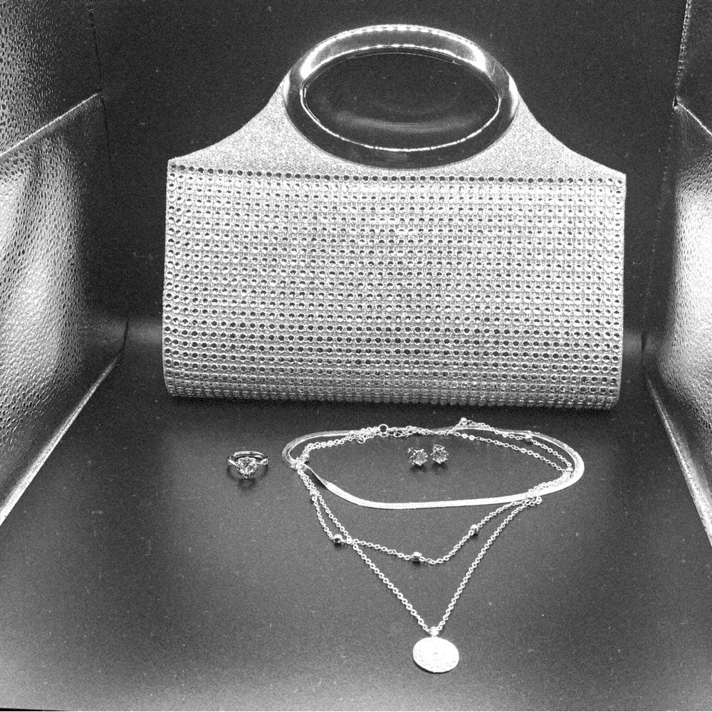 Silver hand clutch